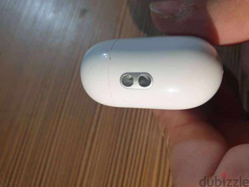 airpods pro 2nd 2022 بس سماعة اليمين شغلي  واليسار معطل 3