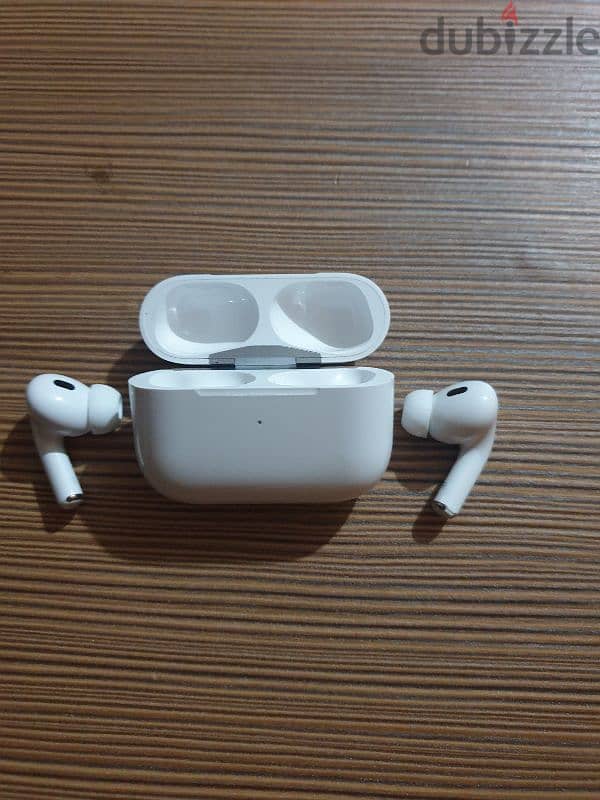 airpods pro 2nd 2022 بس سماعة اليمين شغلي  واليسار معطل 5