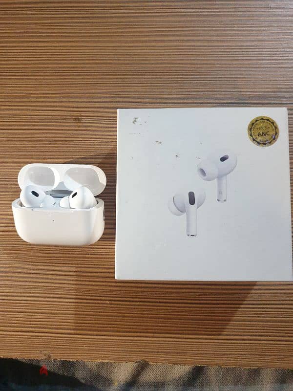 airpods pro 2nd 2022 بس سماعة اليمين شغلي  واليسار معطل 6