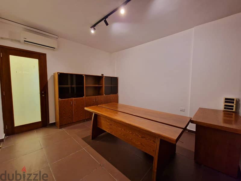 Baochriye | 40m² Office | Decorated | Bathroom | Parking Lot 3