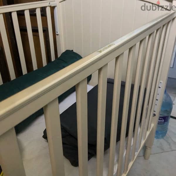 Baby crib like new 0