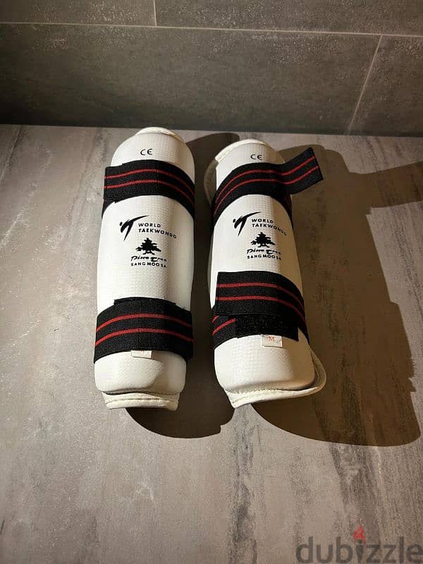 Teakwondo pine tree shins protection 0