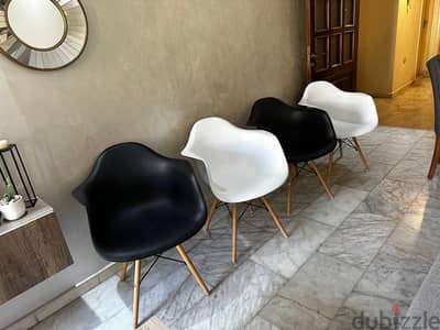 6 modern dining chairs like new . 240$