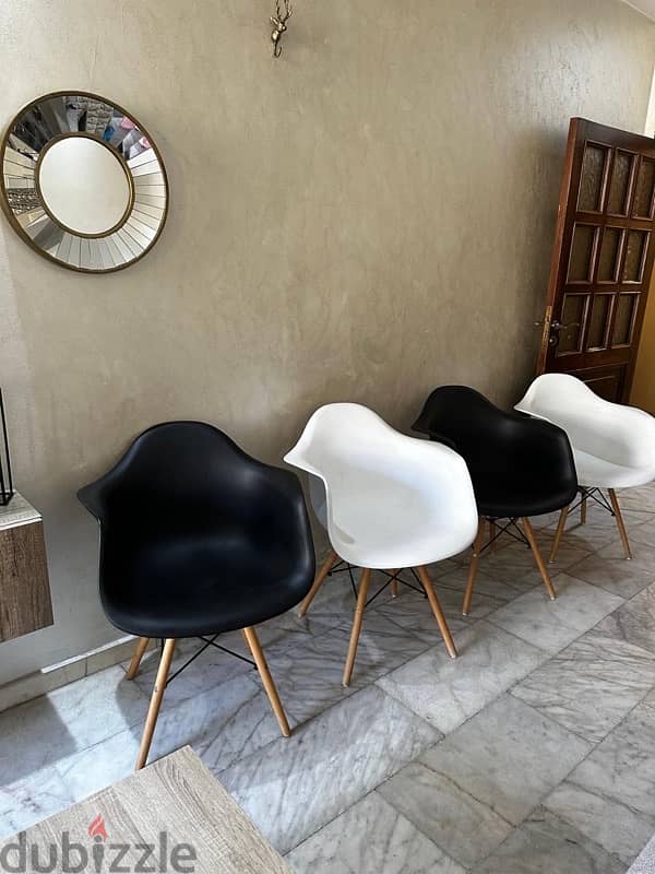 6 modern dining chairs like new . 240$ 2