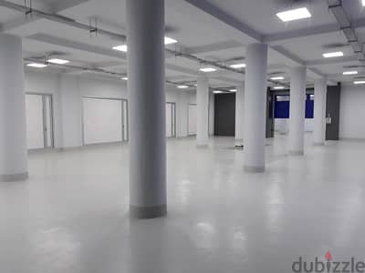 Showroom with wharehouse and offices 1800m Mansourieh main road