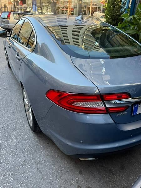 Jaguar XF 2013 1