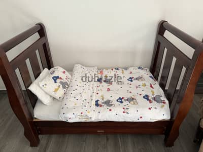 Baby/toddler crib/bed