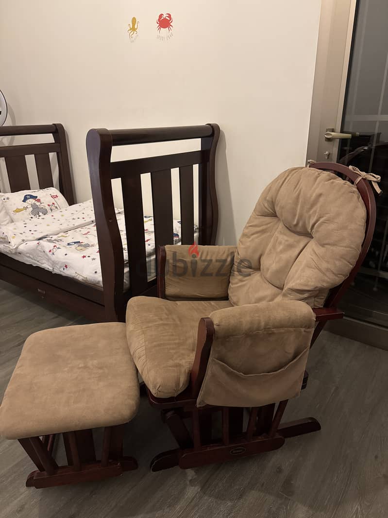 Baby/toddler crib/bed 2