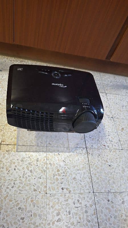 Optoma LCD projector 3