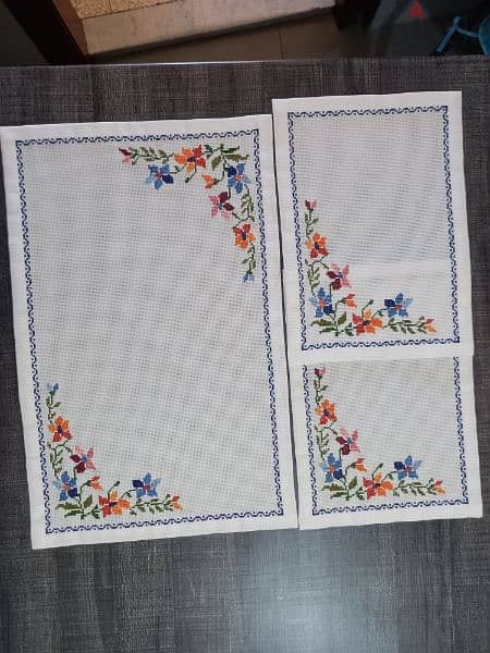 Handmade table cloth set 1