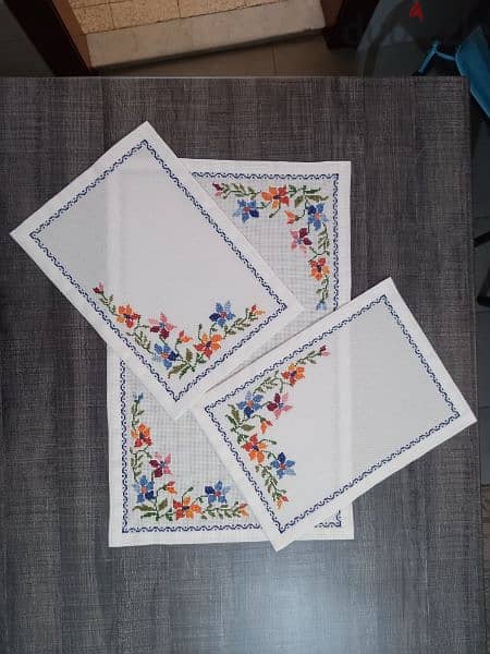 Handmade table cloth set 2