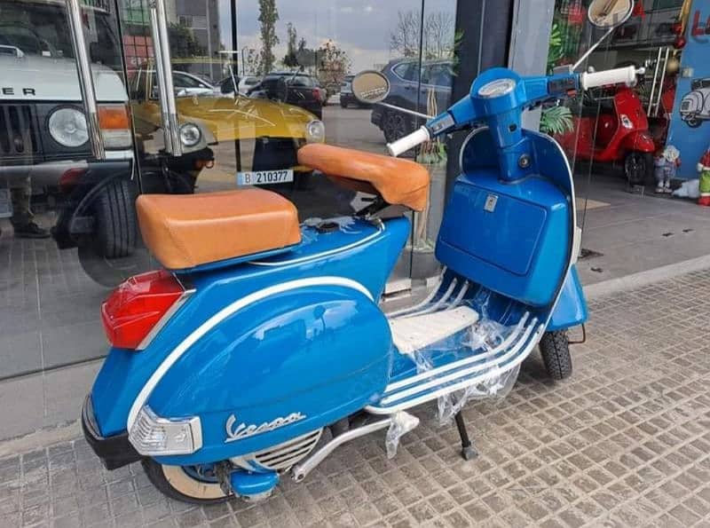 Italian Classic Vespa 200 PX Mod. 2004 5