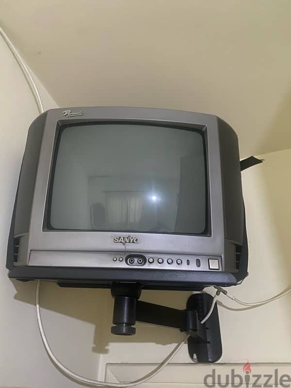 Sanyo TV for Sale with Stand & remote 3