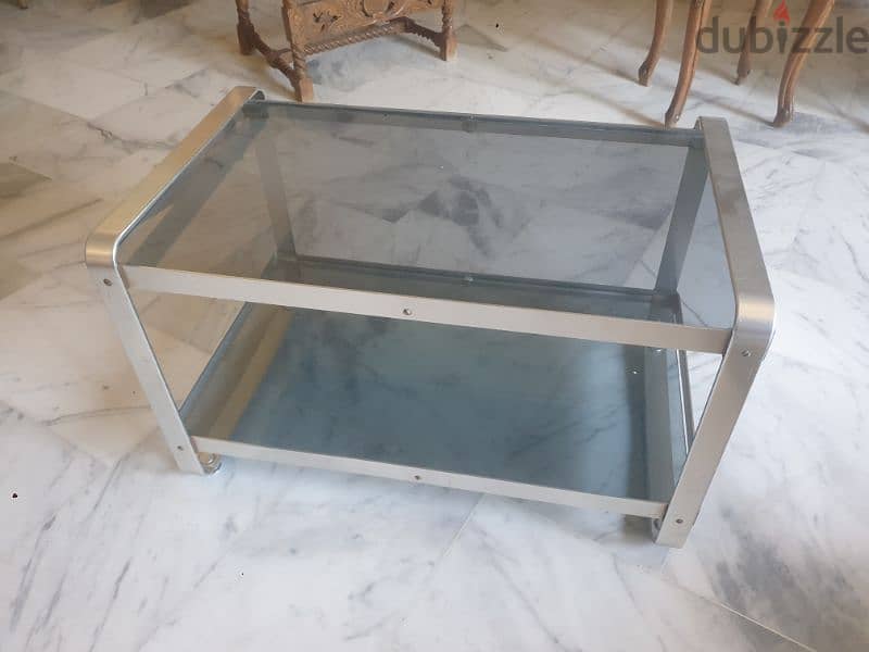 Table basse roulettes 1973 en verre fumé et aluminium  inox 0