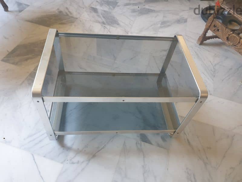 Table basse roulettes 1973 en verre fumé et aluminium  inox 1