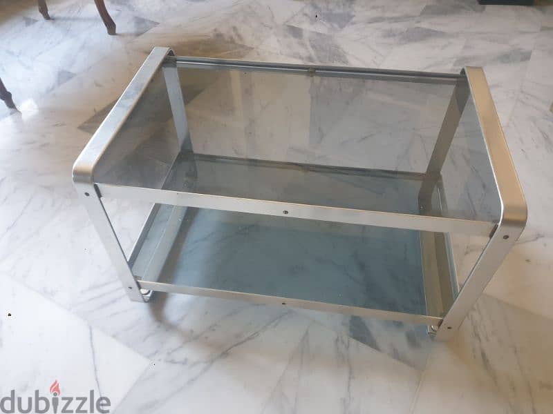 Table basse roulettes 1973 en verre fumé et aluminium  inox 2