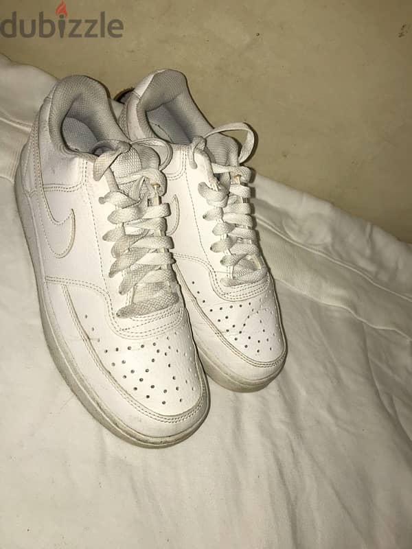 white  nike airfors 0