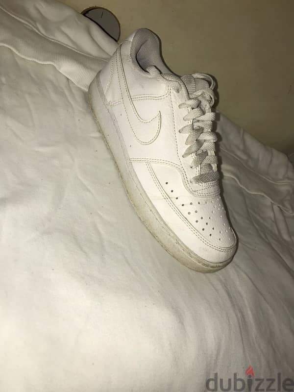 white  nike airfors 1