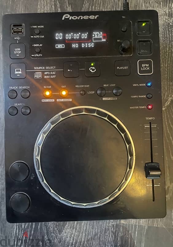 Pioneer DJM 800 mixer with 3 Pioneer CDJ 350 ( with all the cables ) 3