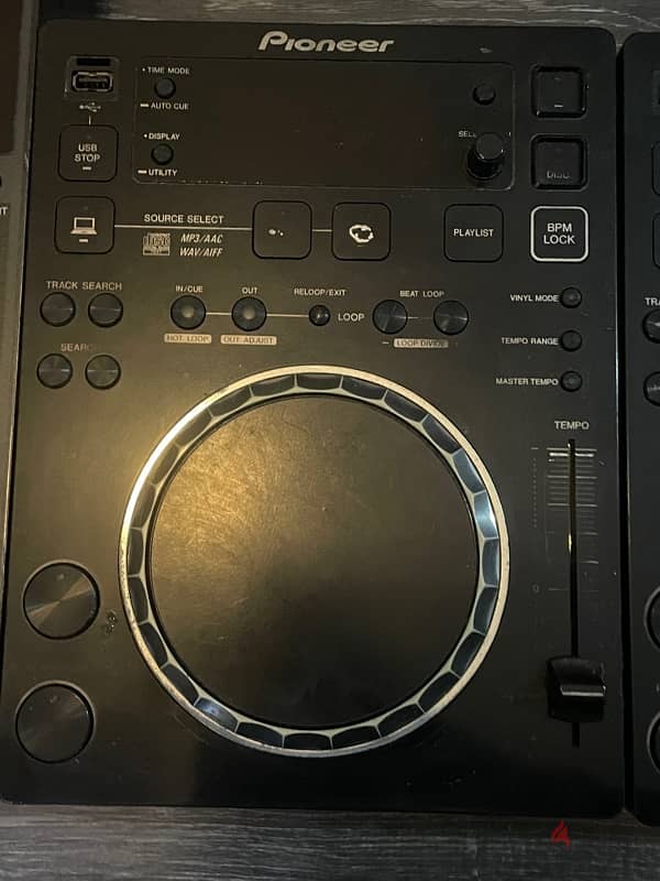 Pioneer DJM 800 mixer with 3 Pioneer CDJ 350 ( with all the cables ) 6