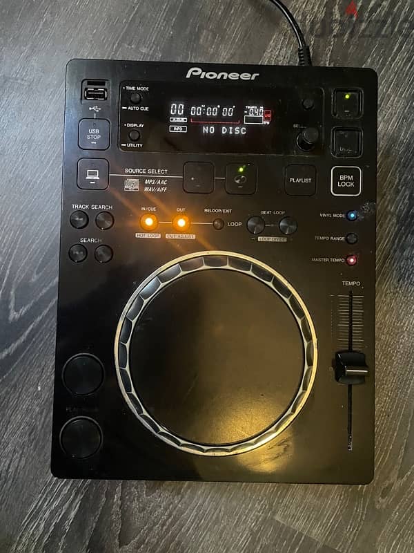 Pioneer DJM 800 mixer with 3 Pioneer CDJ 350 ( with all the cables ) 7