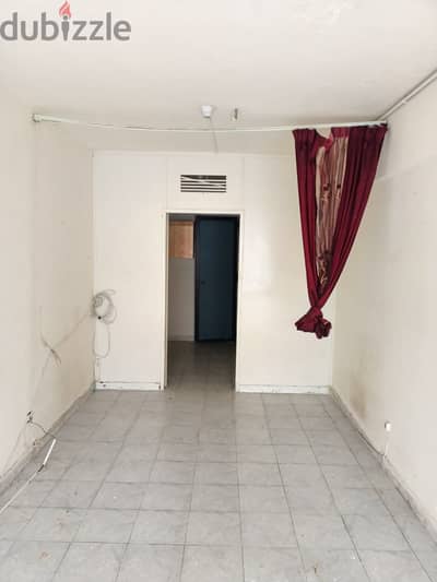 27 SQM Prime Location Shop in New Rawda, Metn