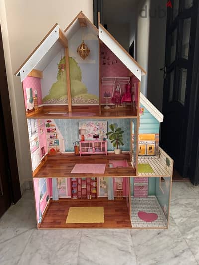 barbie house and all the house equipments + 2 barbies