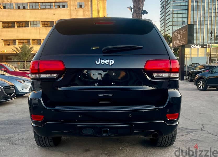 Jeep Grand Cherokee Altitude 2016 Upgrade to 2020 Black on Black 3