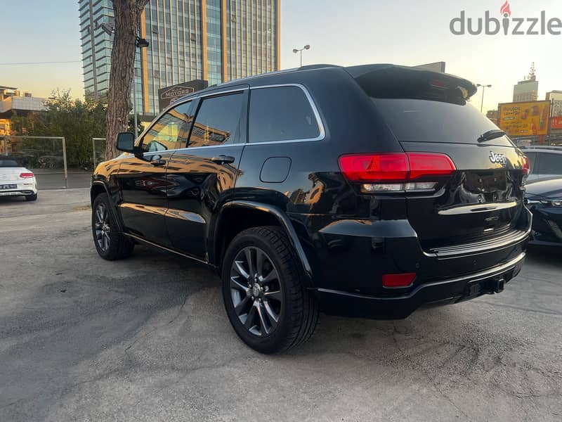 Jeep Grand Cherokee Altitude 2016 Upgrade to 2020 Black on Black 4