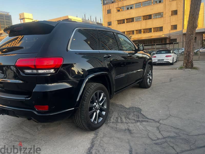 Jeep Grand Cherokee Altitude 2016 Upgrade to 2020 Black on Black 5