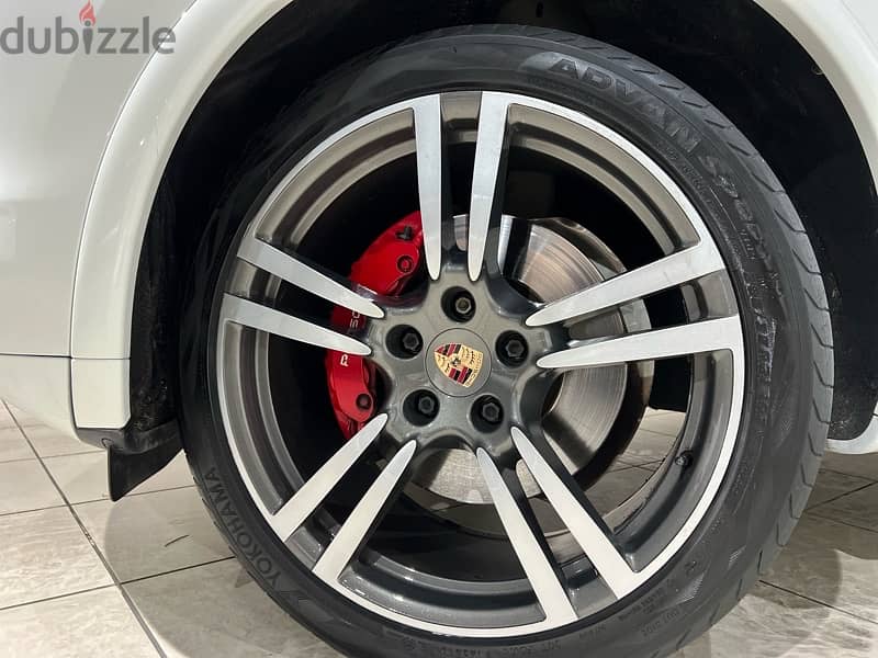 Porsche Cayenne GTS Specs company service 17