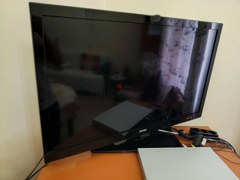 2 TVs for sale 1