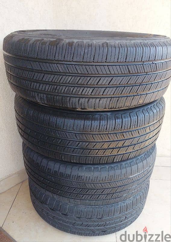 ٤ دواليب Michelin 225/65/R17 مستعملين بحالة جيدة جدا CRV 1