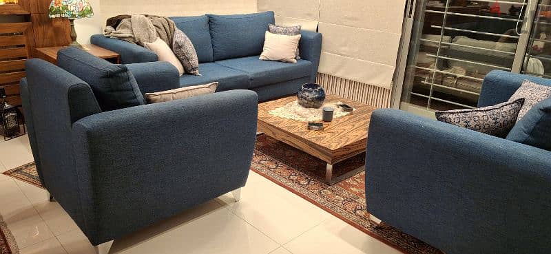 Salon. living room طقم صالون مودرن متناسق مؤلف من ثلاث قطع 2