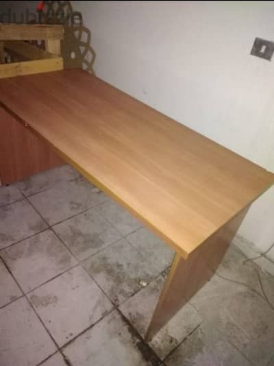 Wooden Desk طاولة مكتب خشب