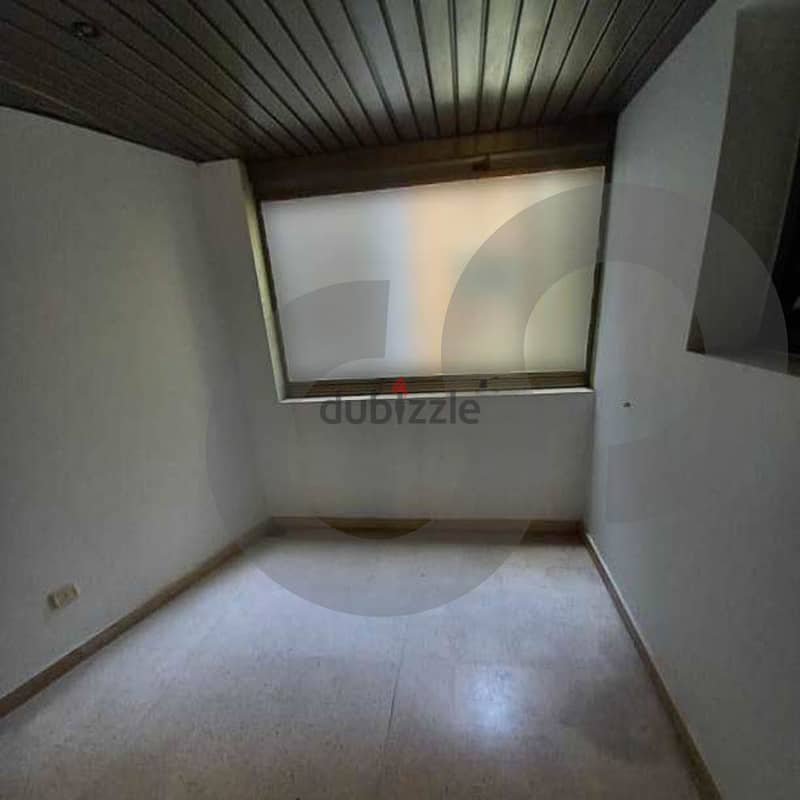 Catchy, prime location, beirut, hamra/ الحمرا  REF#SK113962 8