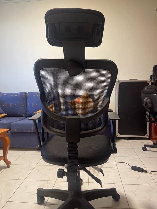 black office chair 1