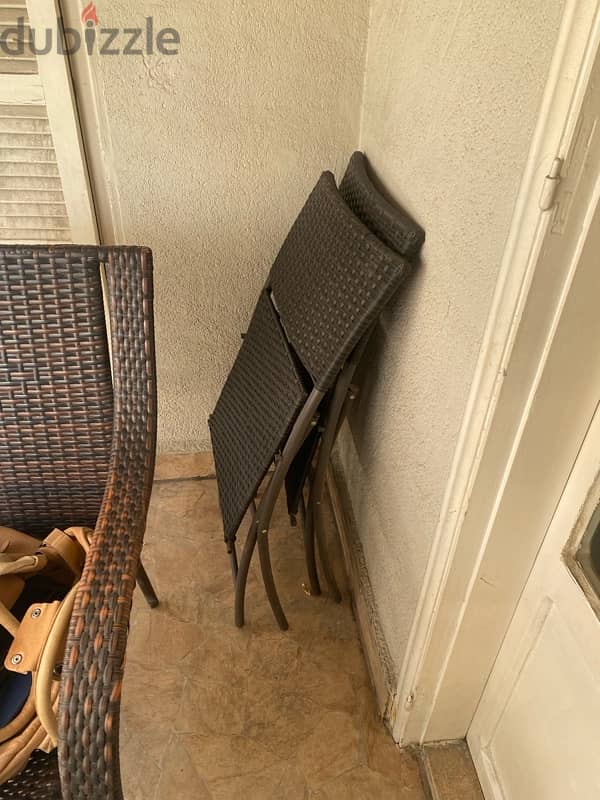 Rectangular brown resine table with 2 chairs and one double armchair. 2