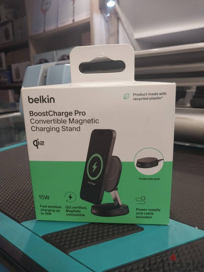 Belkin Boost Charge pro Convertible magnetic charging stand 0