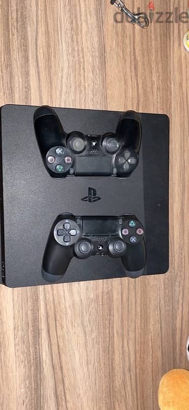 ps4 slim with 2 controllers 180$ 0