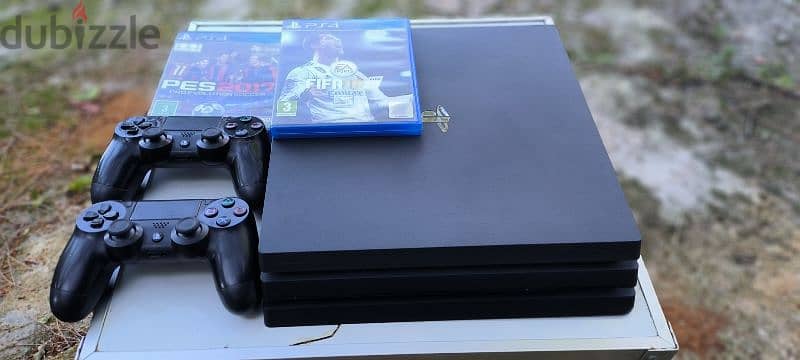 PS4 pro super clean no repair ma3 two original controllers w two games 5