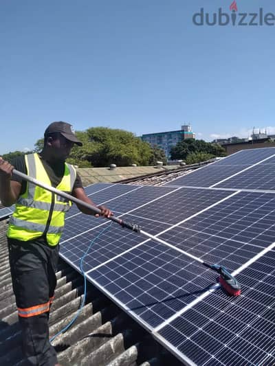 Solar panel cleaning, تنظيف الألواح الشمسية