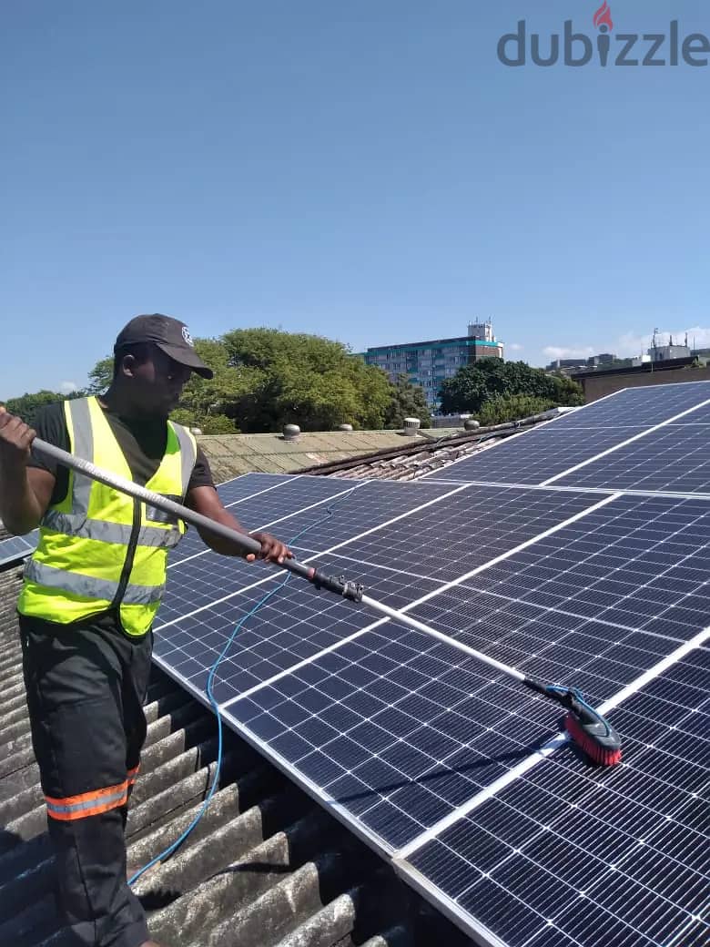 Solar panel cleaning, تنظيف الألواح الشمسية 0