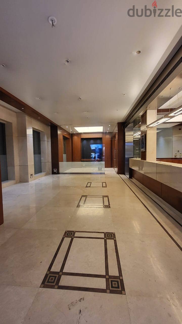 SPACIOUS SHOWROOM IN HAMRA PRIME , 6 FACADES (200SQ) , (HAMR-153) 0