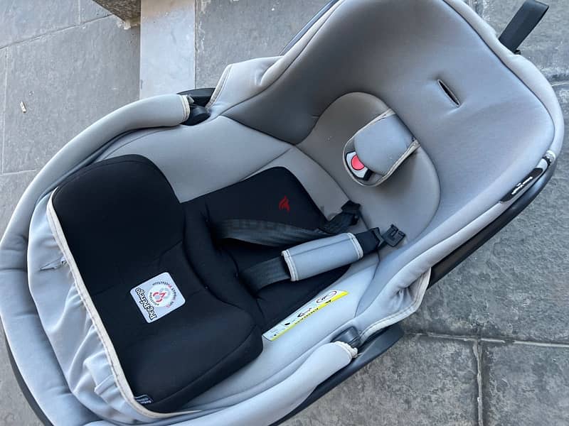 peg perego carseat with base (book 51) excellent condition 4