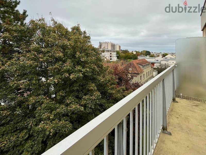 L16335-One Bedrooms Apartment for Sale in Rueil-Malmaison, France 1