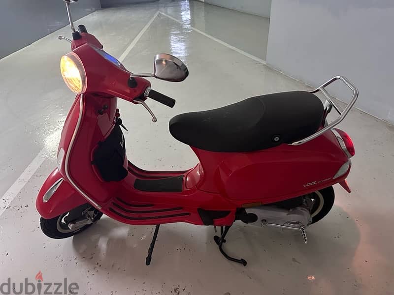 Vespa VLX 150 ABS brand new Guaranteed still from company source 2