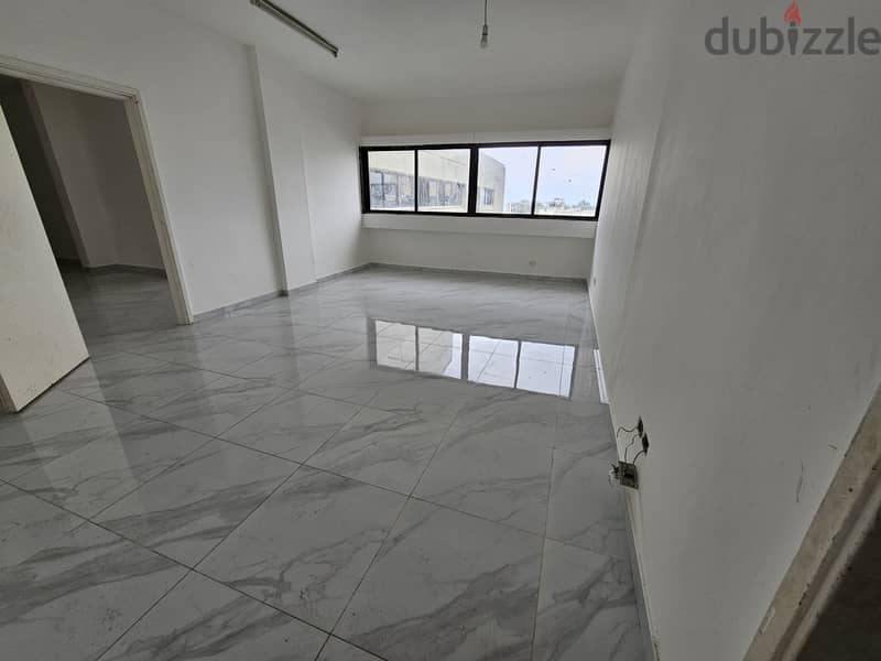 RWB170MT - Office for rent in Jbeil Town 4