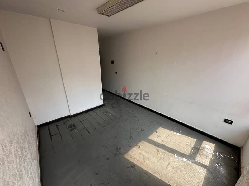 Office for Sale in Jdeideh مكتب للبيع في جديدة 3