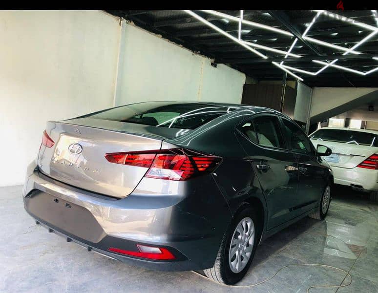 Hyundai Elantra 2019 3